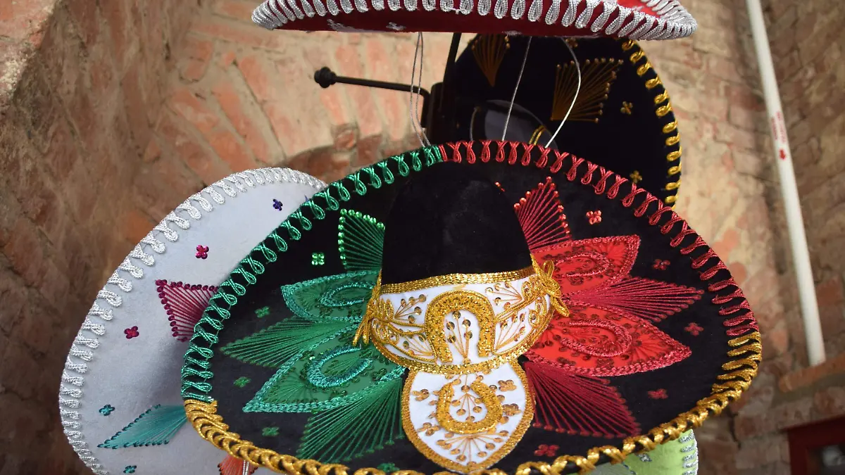 F CARMONA BORDADO SOMBREROS CHARROS (14)